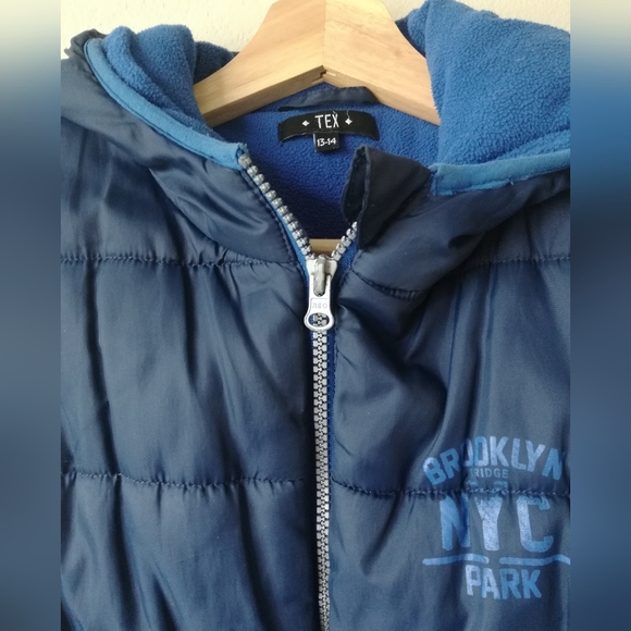 TEX Puffer Vest with Hood - Picture 3 of 12